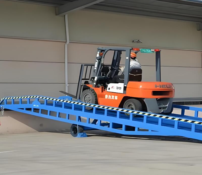 威海移动式卸货平台（叉车用）